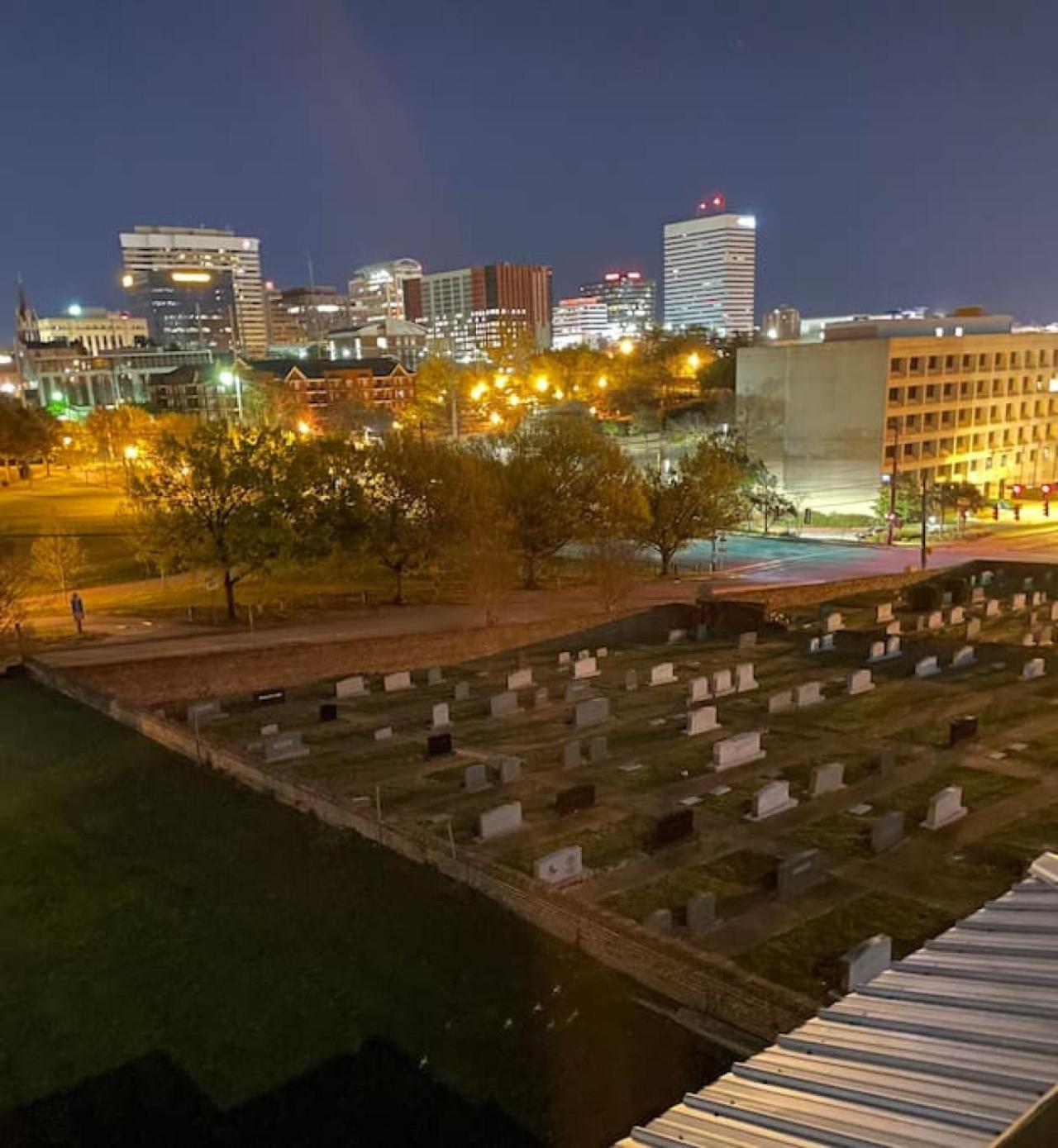 The Graveyard - Downtown Villa Columbia Exterior photo