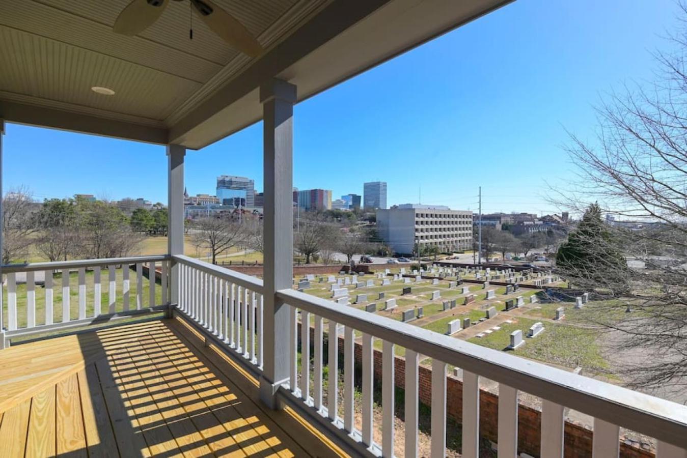 The Graveyard - Downtown Villa Columbia Exterior photo